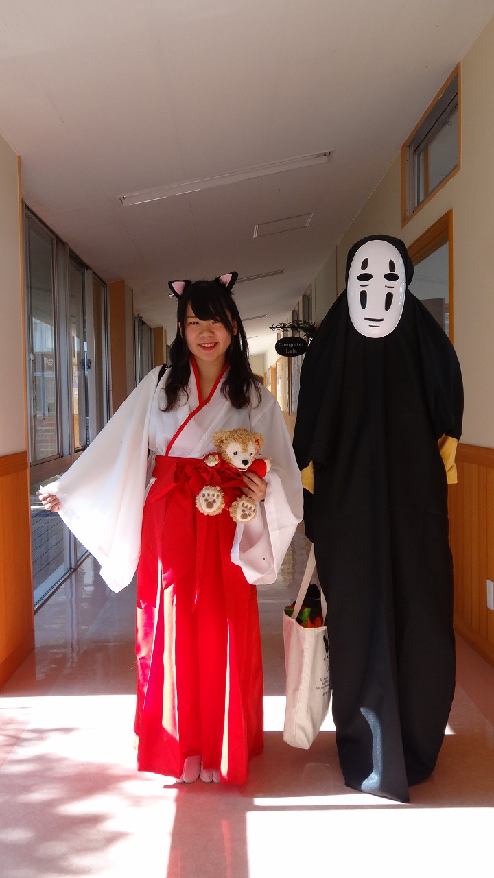ハロウィンの仮装を楽しむ学生 純真ブログ ハロウィンの仮装を楽しむ学生 純真ブログ